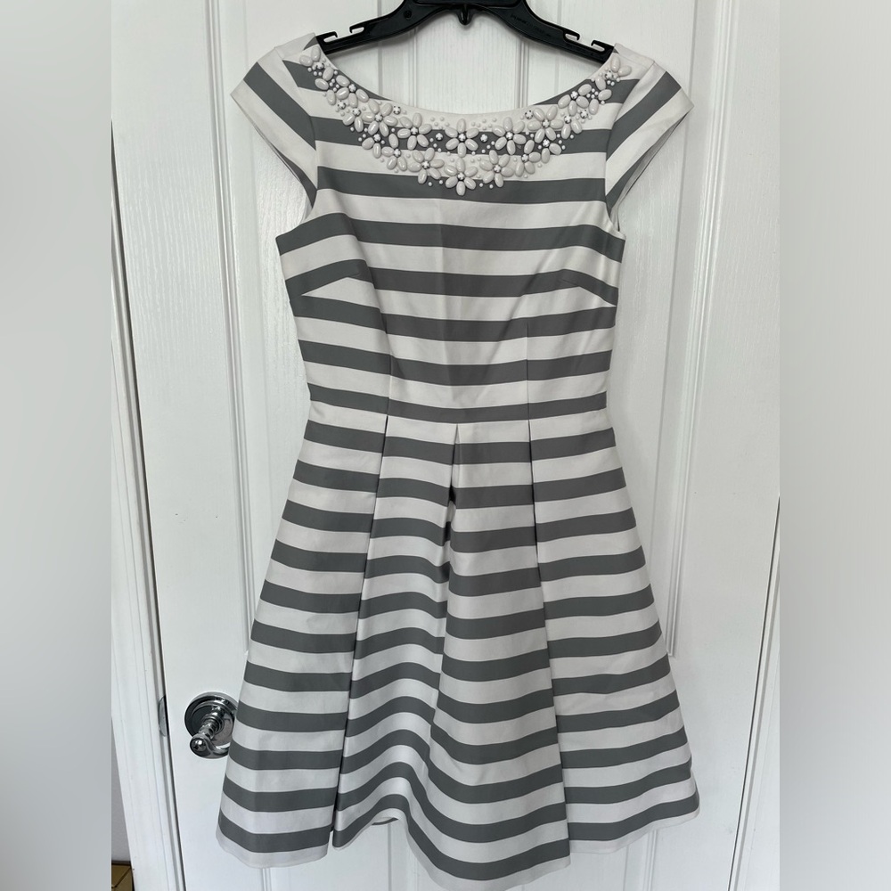 NWT women's Kate Spade gray and white striped dress size 2 with pockets